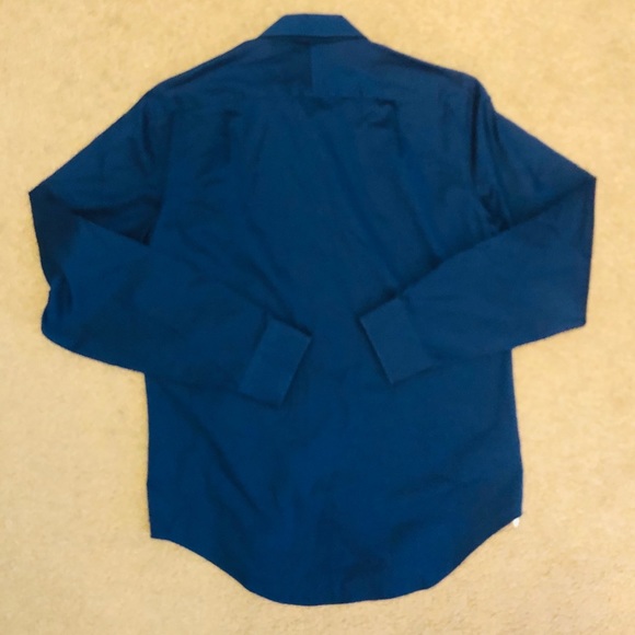 Calvin Klein Button Down Slim Fit - Picture 6 of 6